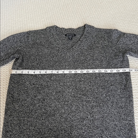 Like new! Athleta wool/cashmere v-neck sweater size XS - Picture 5 of 6